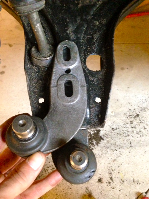 stock 4000 ball joint offset vs wrong 19mm offset B3 Euro