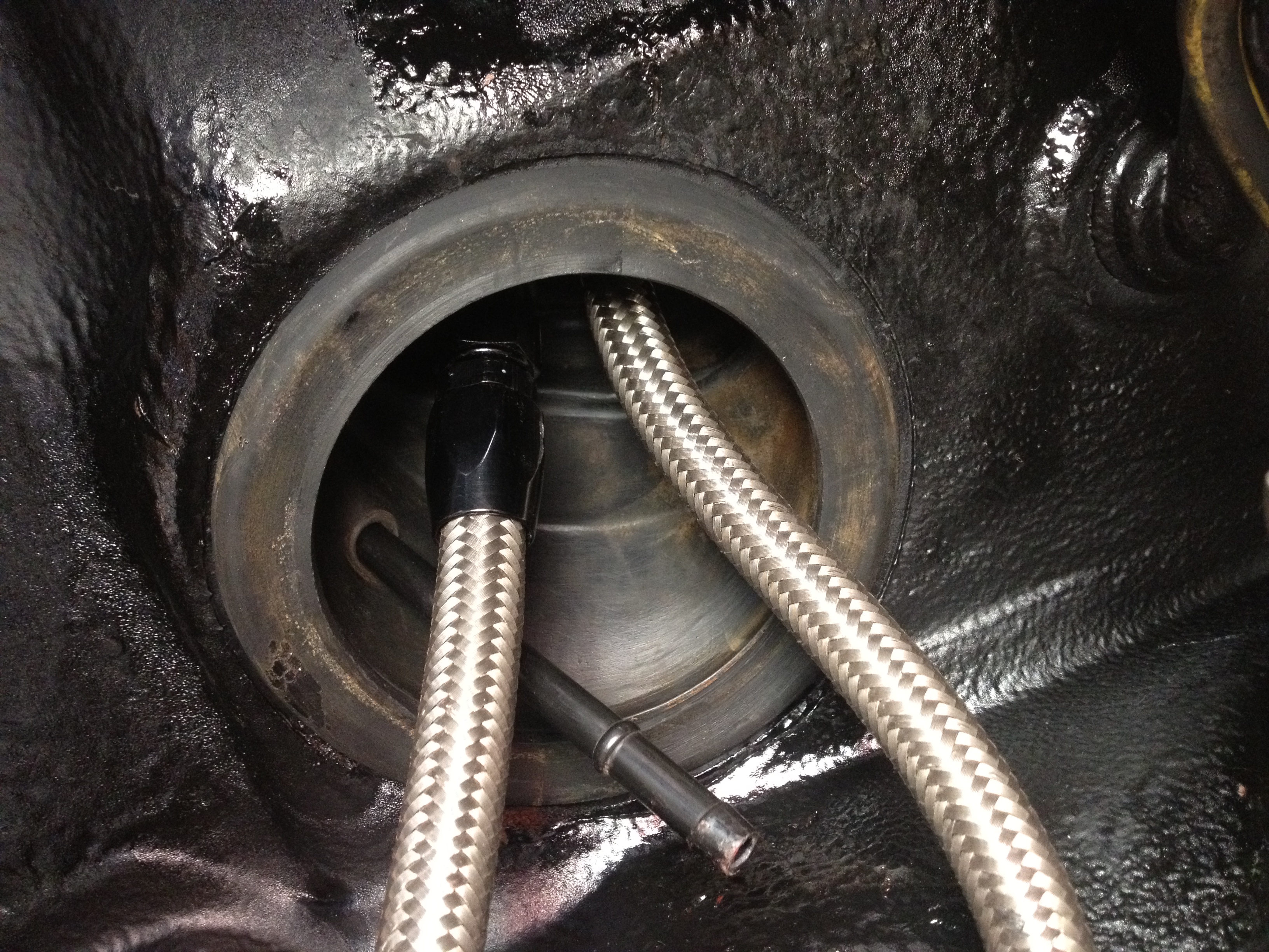 Sebastian's CQ91' fuel tank lines.JPG