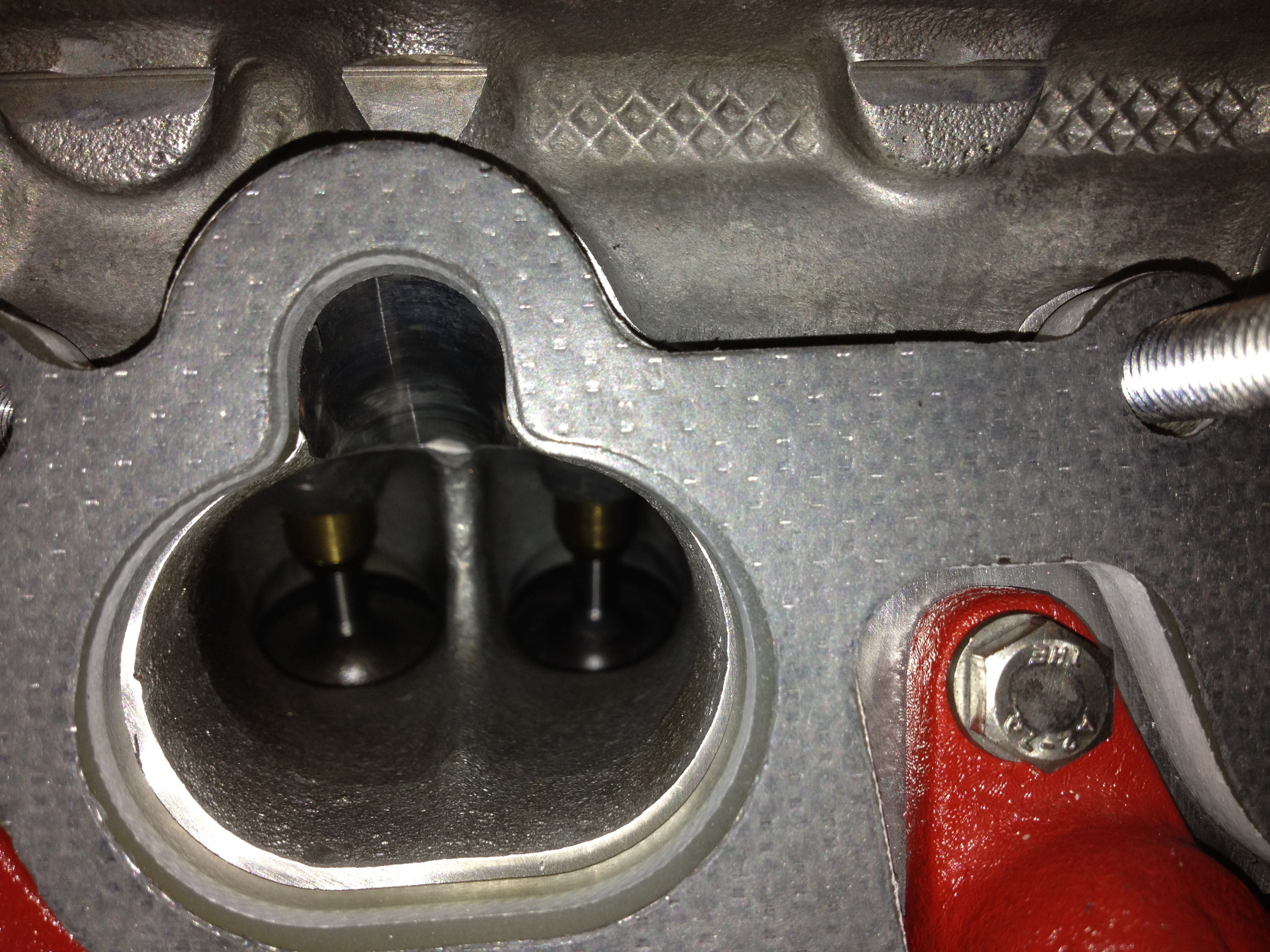 Sebastian's CQ91' engine  head valves.JPG