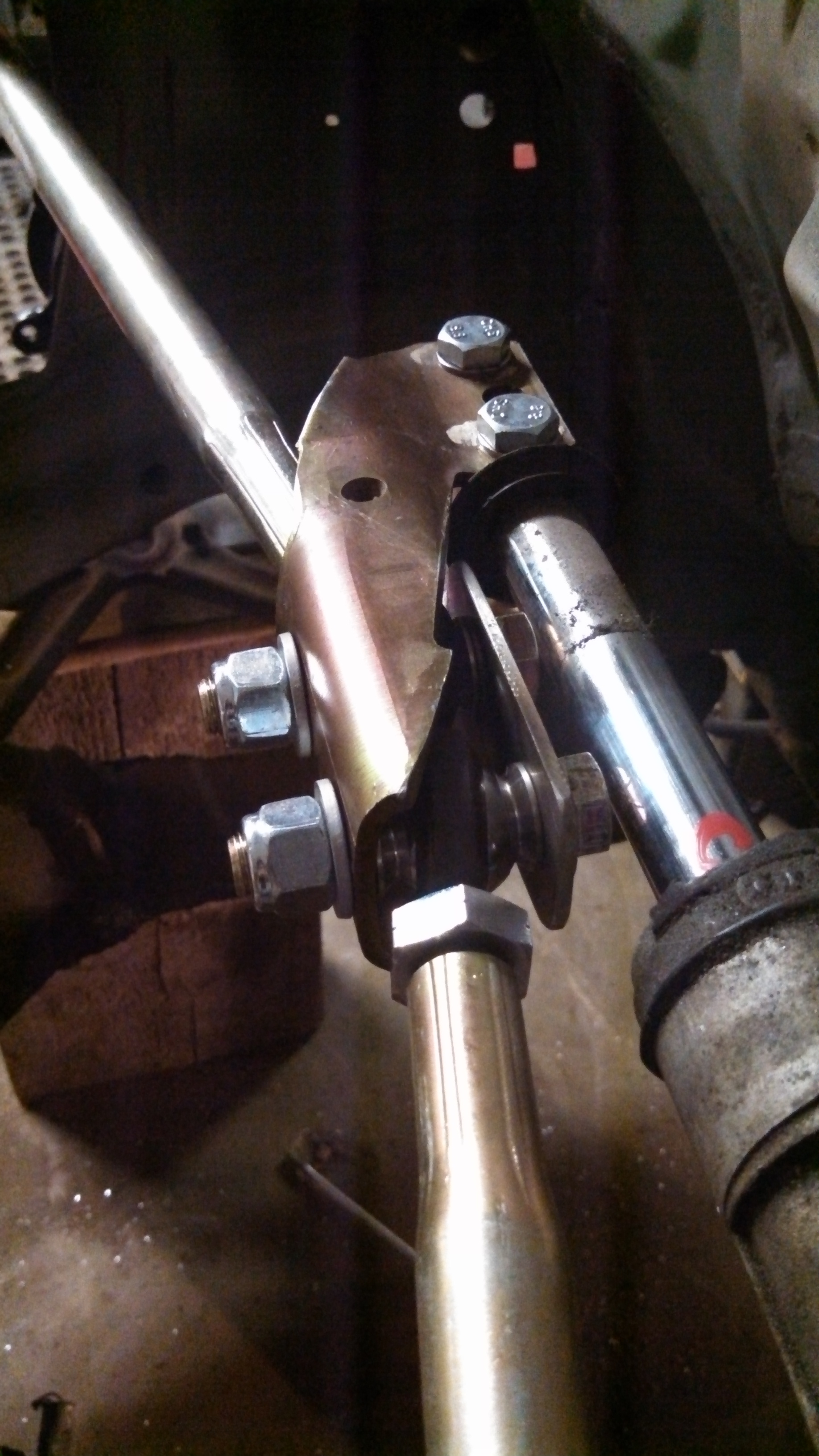 steering rod inner bracket mockup.jpg